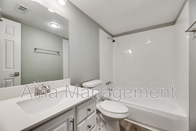Building Photo - 1609 Whiteoak Dr
