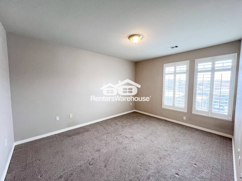 Building Photo - 10176 Park Meadows Dr