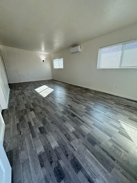 Building Photo - 465 W Ramona Dr