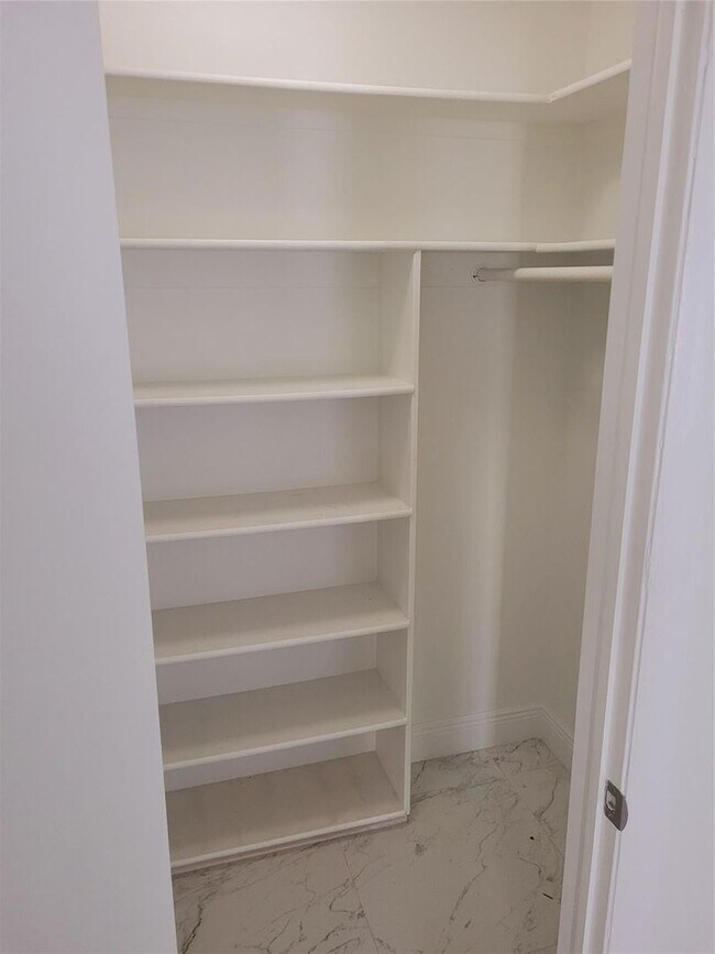 Building Photo - 770 NE 38th St