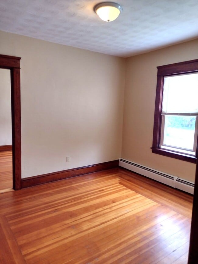 Building Photo - Pawtucket/Darlington – Large Two Bed - $1,450