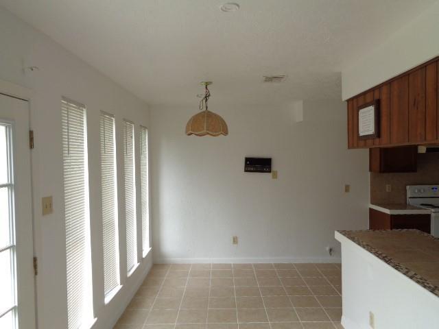 Building Photo - 10211 Golden Meadow Dr