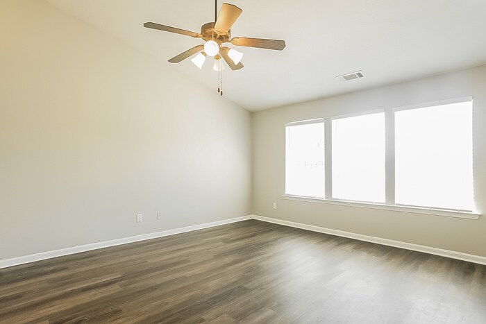 Building Photo - 6005 Great Glen
