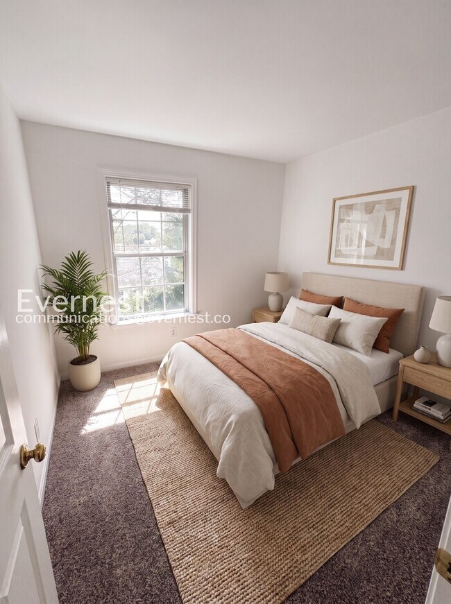 Building Photo - 3 Bed, 3.5 Bath Townhome with Modern Amenities / Available Now!
