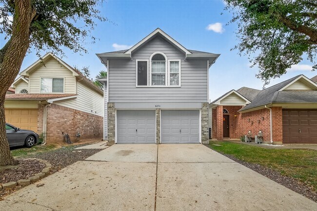 Building Photo - 8253 Fuqua Gardens Dr