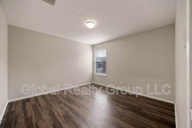 Building Photo - 216 Anvil Pl