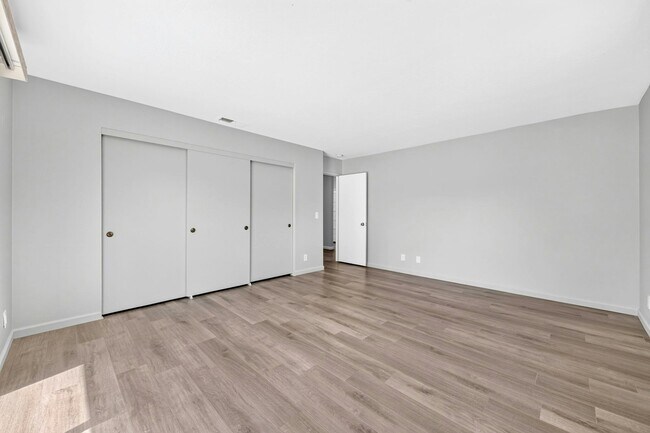 Building Photo - 28147 Queensbridge Rd