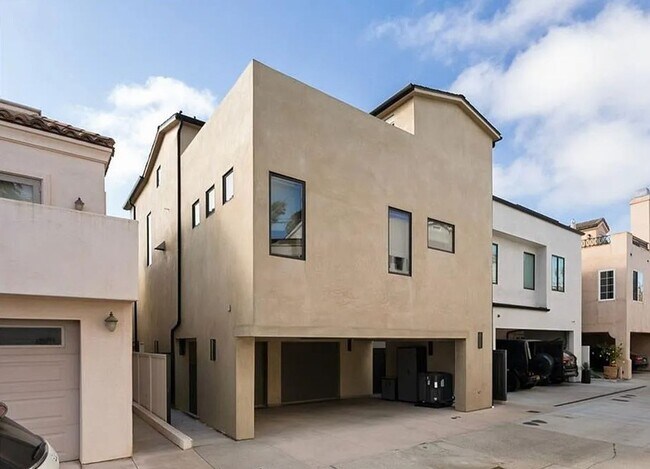 Building Photo - Coastal Luxury Retreat in the Heart of Corona del Mar Village-Available for Monthly Executive and...