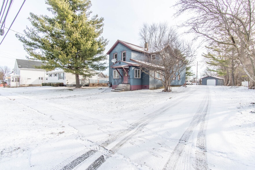 Building Photo - 820 Mill St