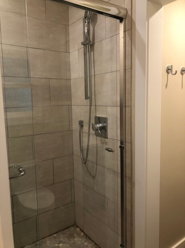 Building Photo - 2806 Ocean Dr