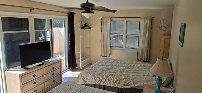 Building Photo - 1735 Bahama Dr