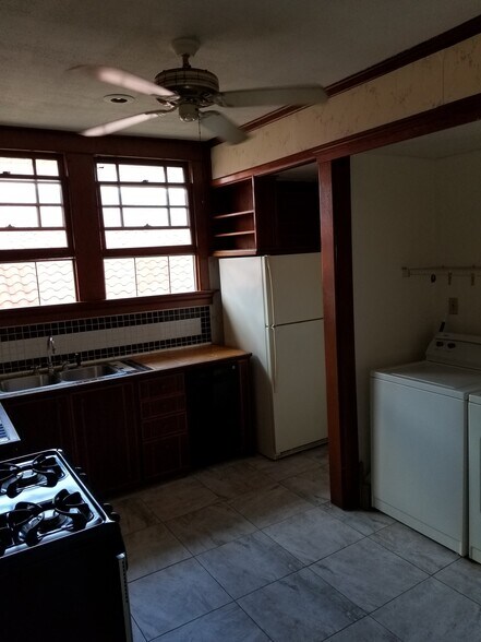 Building Photo - 2231 Marengo St