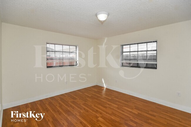 Building Photo - 2664 W 70th Pl