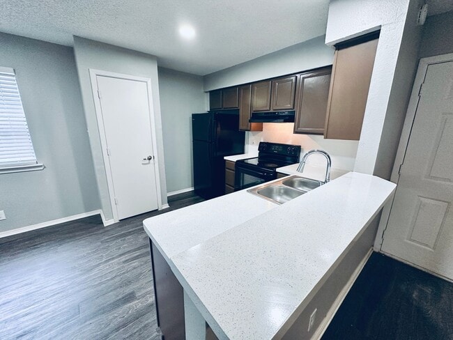 Building Photo - 5507 Rose Hill Cir