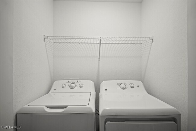 Building Photo - 15285 Grn Acrs Ave