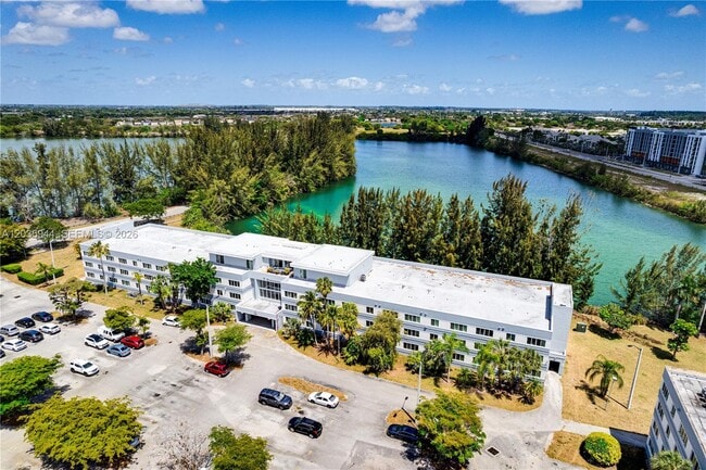 Building Photo - 14840 Naranja Lakes Blvd
