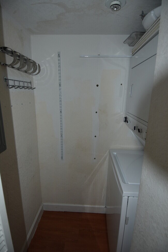 Stacked W/D - 150 NE 15th Ave