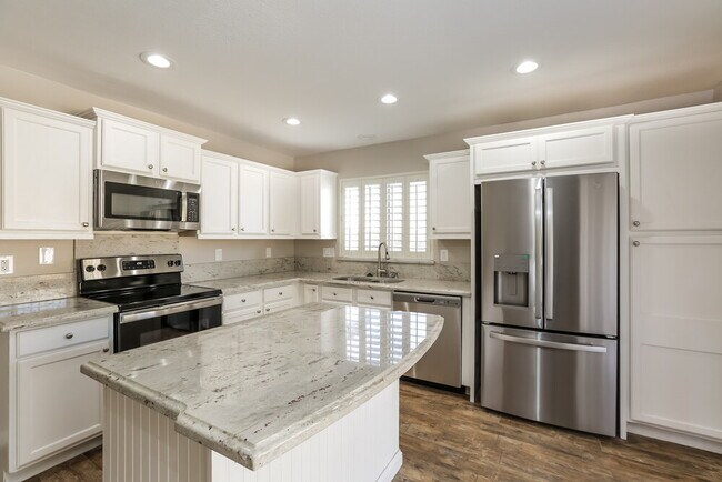 Building Photo - 10898 W Alvarado Rd