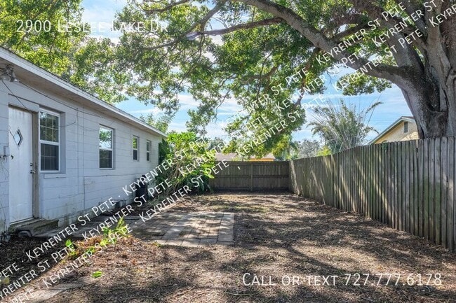 Building Photo - 2900 Leslee Lake Dr N