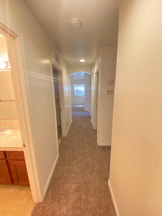Building Photo - Beautiful 3 bed 2 bath Home in Rosedale!