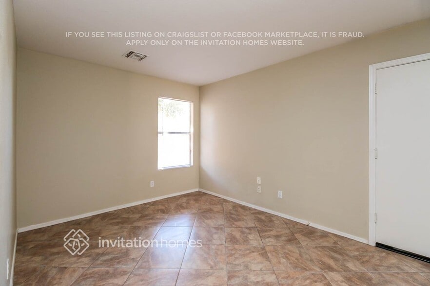 Building Photo - 11105 E Catalina Ave