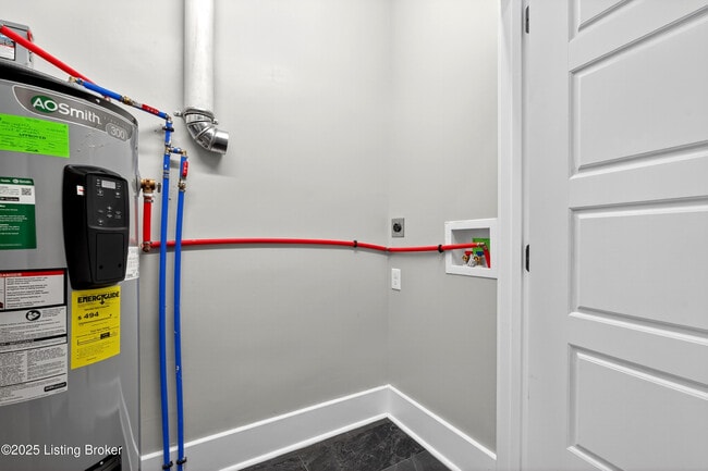 Building Photo - 1529 W Market St