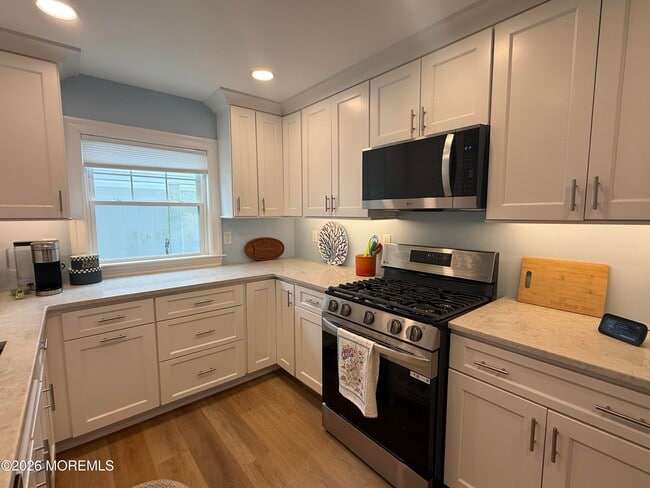 Building Photo - 408 13th Ave