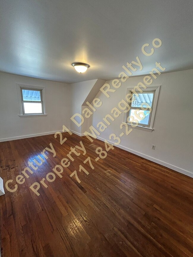 Building Photo - 3 BR, 1 Bath Home in Central York School D...