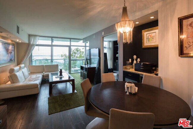 Building Photo - 13700 Marina Pointe Dr