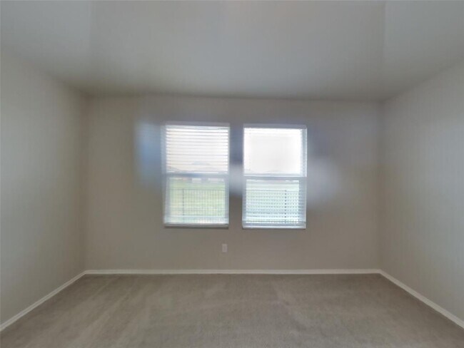 Building Photo - 5132 Saddle Clb Dr