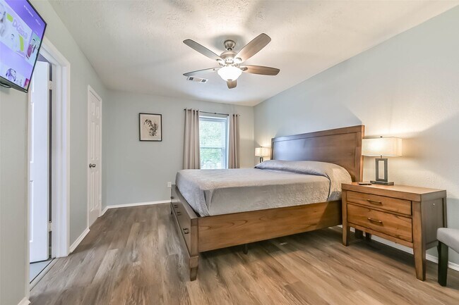 Building Photo - 1415 Ramada Dr