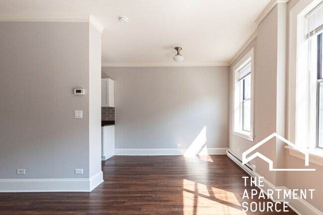 Building Photo - 817 W Lakeside Pl