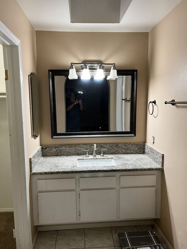 Building Photo - 3 BR 2 BA in Lake Elsinore $2395/month