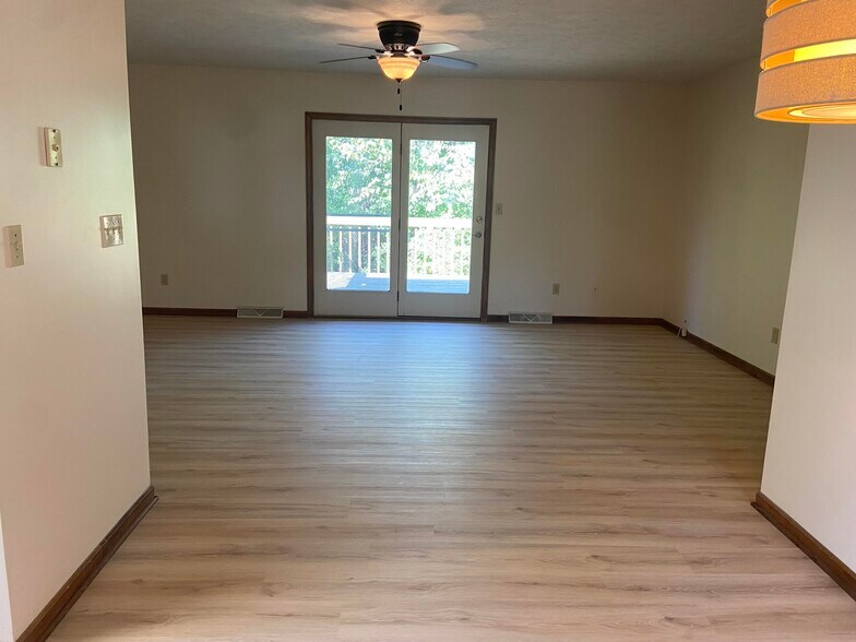Building Photo - 2812 Eastwood Dr