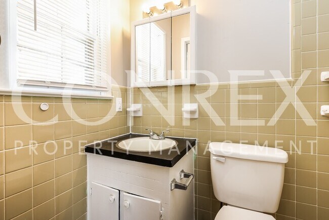 Building Photo - Spacious 5 Bedroom in Charleston!