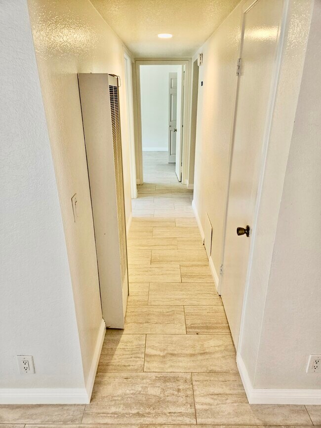 Hallway - 2118 Obarr Pl
