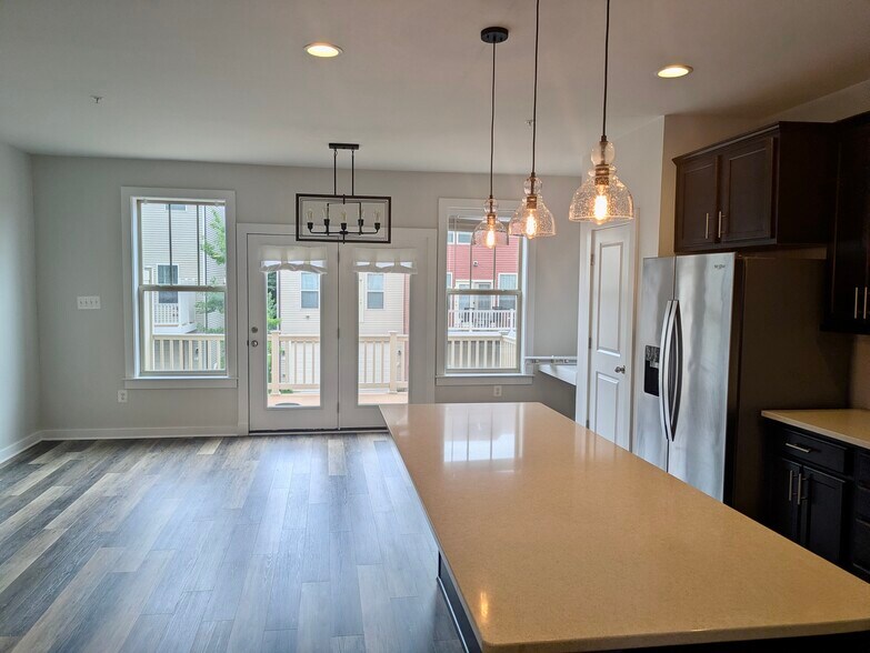 Building Photo - 1121 Lawler Dr