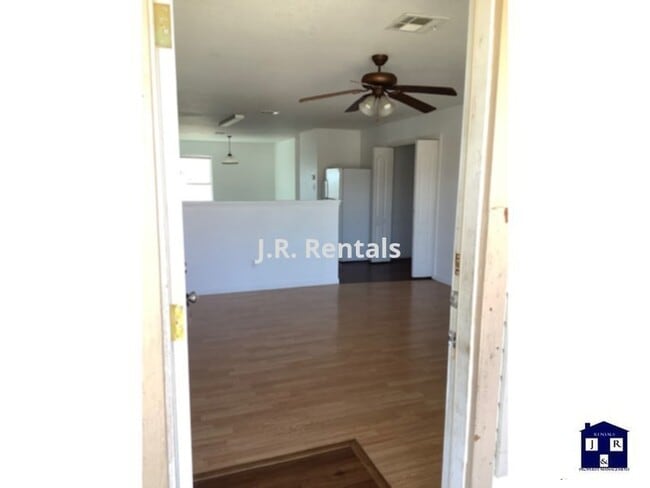 Building Photo - 413 Brittney Way