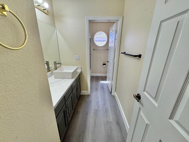 Building Photo - GORGEOUS 2 STORY SPACIOUS 4 BEDROOM HOUSE ...