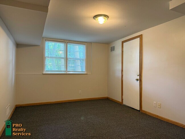 Building Photo - 4 Bedroom Home **Half off August Rent with...