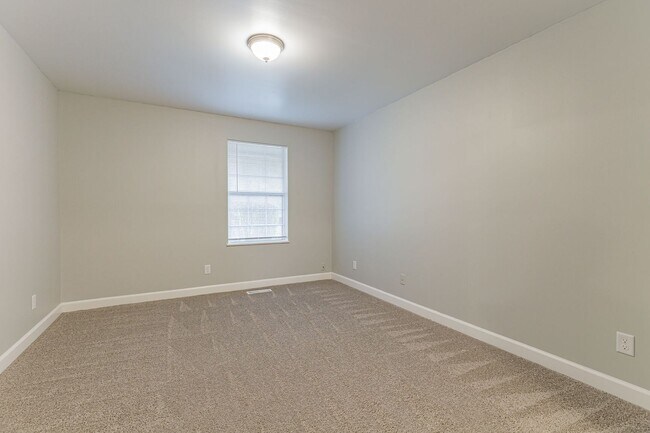 Building Photo - Completely renvovated 2 bedroom/2 bathroom...