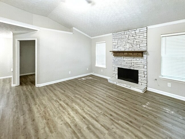 Building Photo - 145 Waters Edge Dr