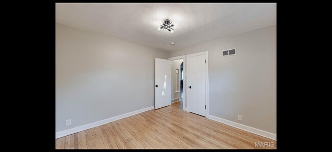 Building Photo - 3709 Eminence Blvd