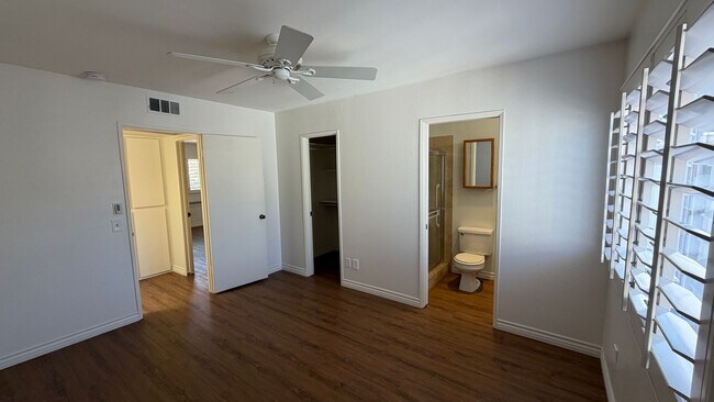 Building Photo - DESIRABLE TWO BEDROOM TWO BATH HOME IN STUDIO CITY