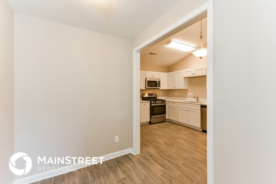 Building Photo - 738 Stonebridge Way