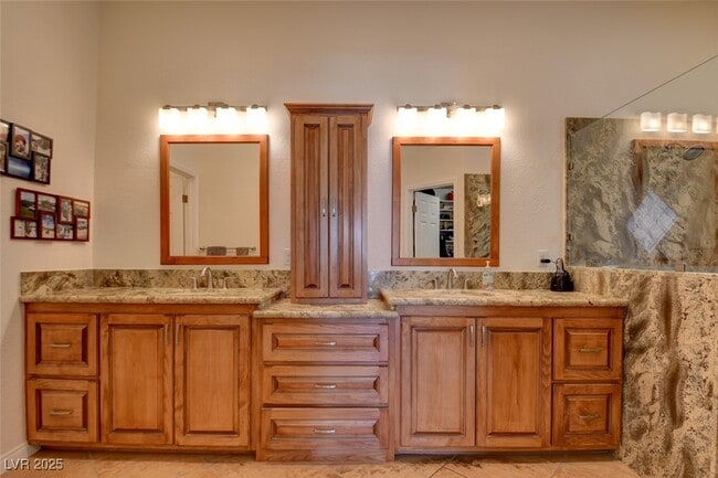 Building Photo - 8528 Crest Hill