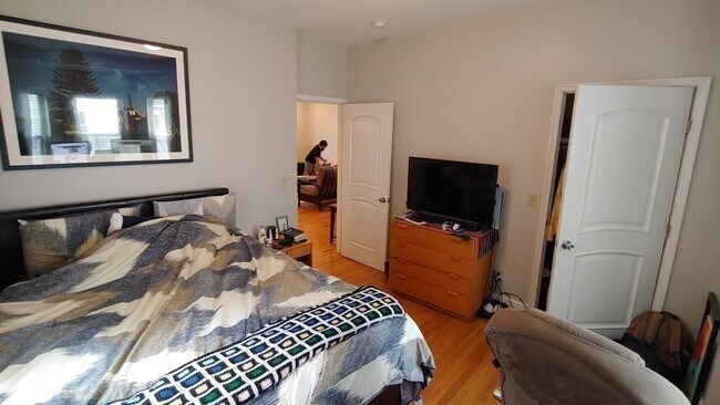 Building Photo - 33 Eastburn St