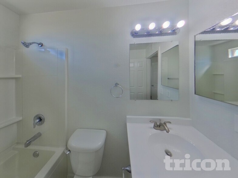 Building Photo - 17832 N 31st Ave