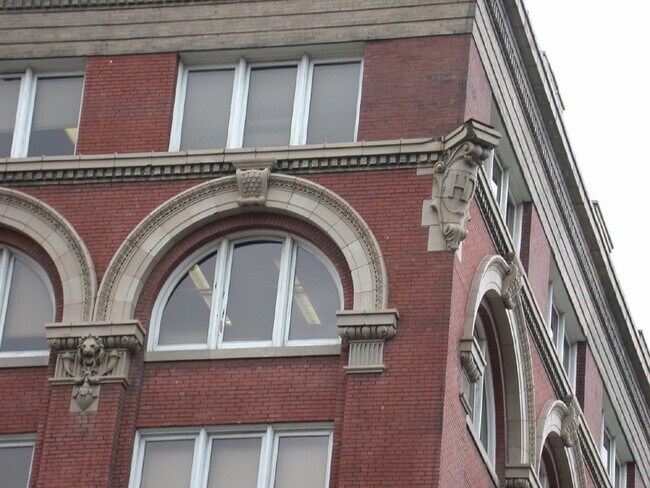 Building Photo - 1101 Lucas Ave