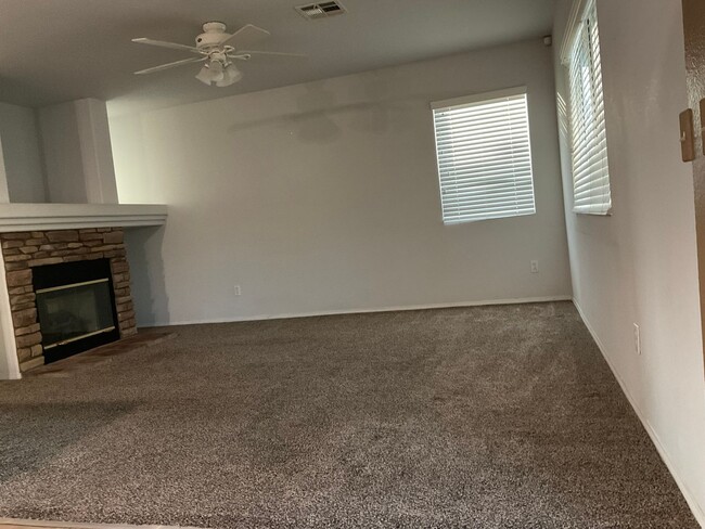 Building Photo - 3 bedroom 2 bath in Moreno Valley